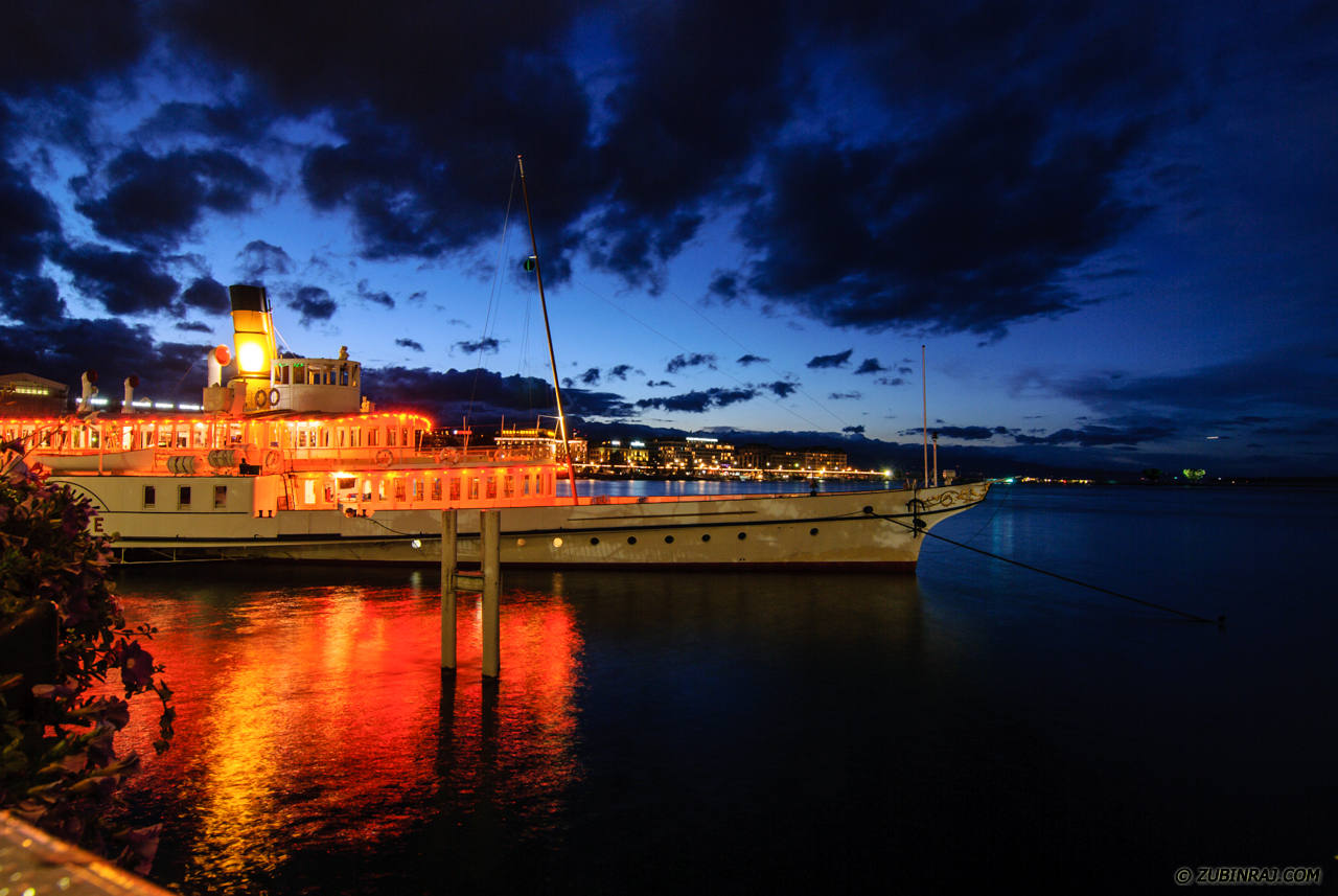 Boat Embarking For Cruise In Geneva Lake -20140629-DSC_5479
